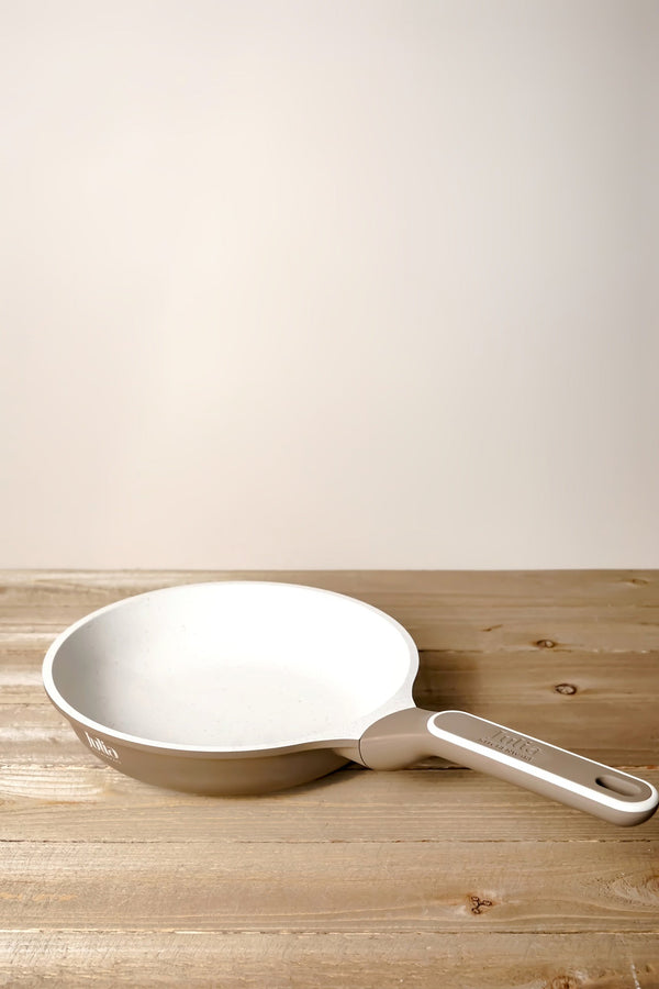 مقلاة إيليت-بروف بدون غطاء 24 سم - بني